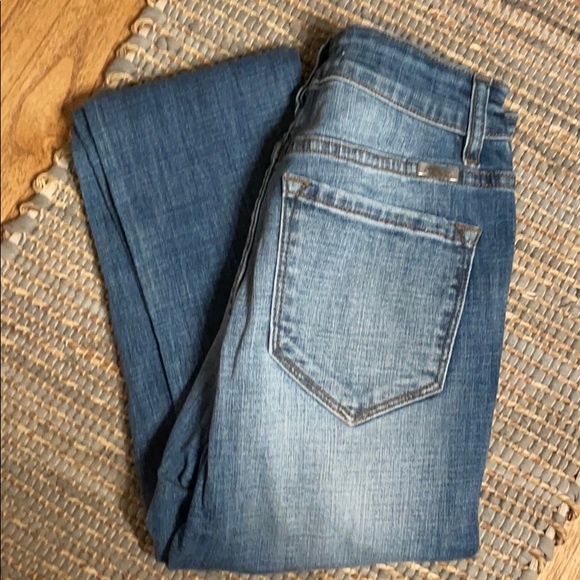 High Rise Distressed Jeans - Picture 6 of 8